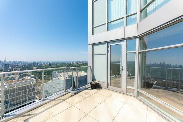 4701 - 2191 Yonge St, Condo with 2 bedrooms, 3 bathrooms and 2 parking in Toronto ON | Image 2