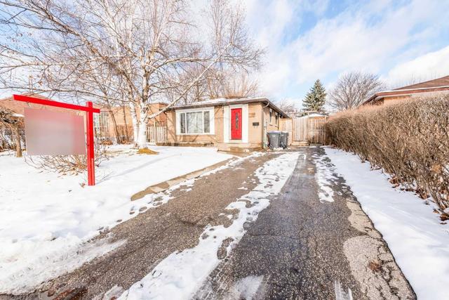 62 Rutherford Rd, House detached with 3 bedrooms, 2 bathrooms and 2 parking in Brampton ON | Image 1