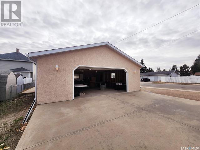 1022 Queen Street, House detached with 4 bedrooms, 2 bathrooms and null parking in Melville SK | Image 8