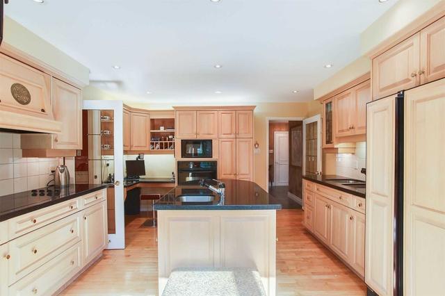 13 Fernside Crt, House detached with 4 bedrooms, 4 bathrooms and 4 parking in Toronto ON | Image 5