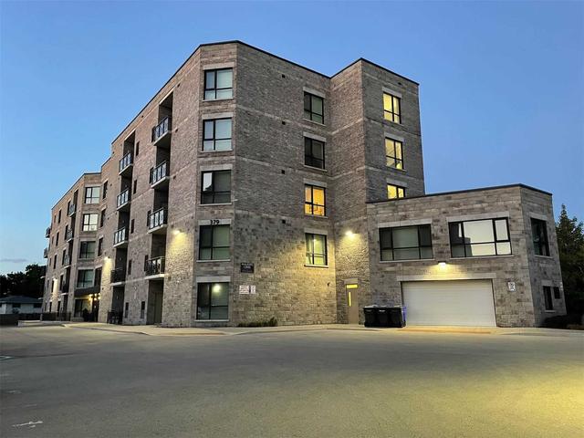 403 - 379 Scott St, Condo with 2 bedrooms, 2 bathrooms and 1 parking in St. Catharines ON | Image 1