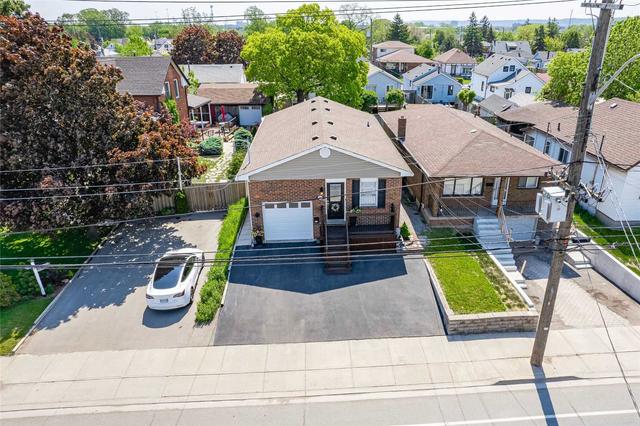 566 Woodward Ave, House detached with 3 bedrooms, 2 bathrooms and 4 parking in Hamilton ON | Image 1