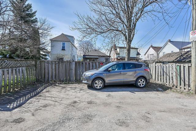 156 Rosslyn Ave N, House detached with 2 bedrooms, 1 bathrooms and 2 parking in Hamilton ON | Image 5