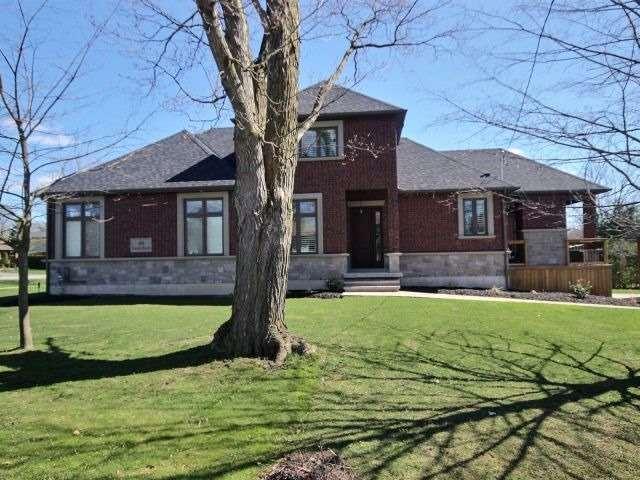 46 Queen St, House detached with 3 bedrooms, 4 bathrooms and 2 parking in Whitby ON | Image 1