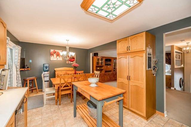 2064 Chantler St, House detached with 3 bedrooms, 3 bathrooms and 6 parking in Innisfil ON | Image 2