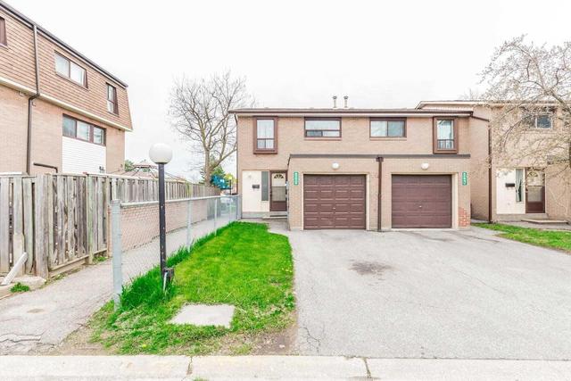263 Fleetwood Cres, Townhouse with 4 bedrooms, 2 bathrooms and 1 parking in Brampton ON | Image 1