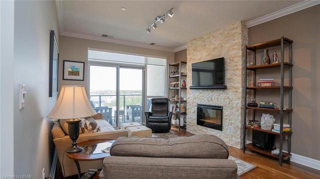 1013 - 240 Villagewalk Boulevard, House attached with 2 bedrooms, 1 bathrooms and 2 parking in London ON | Image 11