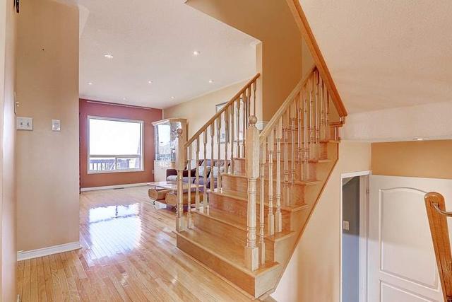 8 Pikake Crt, House attached with 3 bedrooms, 3 bathrooms and 3 parking in Vaughan ON | Image 15