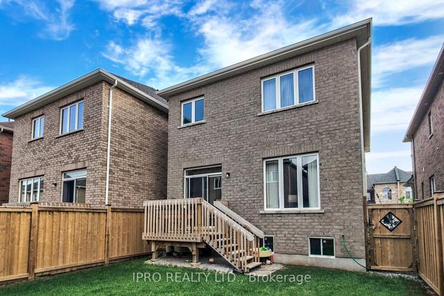 18 Pearman Cres, House detached with 4 bedrooms, 3 bathrooms and 3 parking in Brampton ON | Image 35