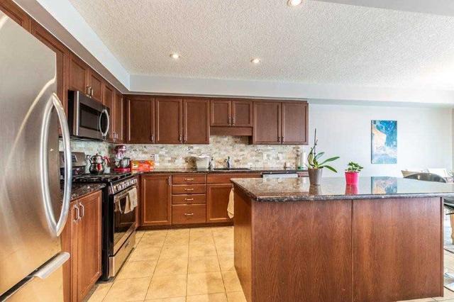 205 Huck Cres, House semidetached with 3 bedrooms, 3 bathrooms and 3 parking in Kitchener ON | Image 5