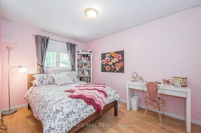 86 Wimbledon Rd, House detached with 3 bedrooms, 3 bathrooms and 7 parking in Guelph ON | Image 2