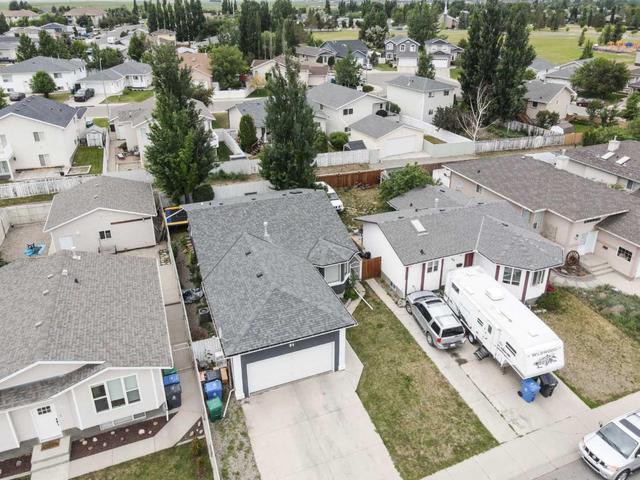 84 Mt Rundle Boulevard W, House detached with 5 bedrooms, 3 bathrooms and 4 parking in Lethbridge AB | Image 2