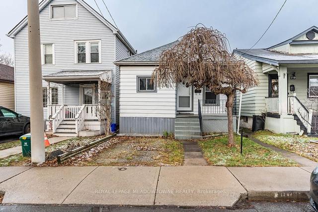 77 Province St N, House detached with 3 bedrooms, 1 bathrooms and 3 parking in Hamilton ON | Image 1