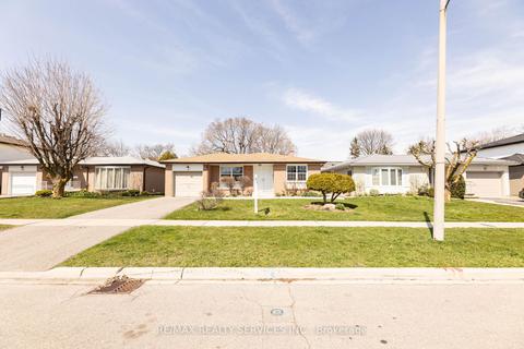 104 Brookland Dr, House detached with 3 bedrooms, 2 bathrooms and 3 parking in Brampton ON | Card Image