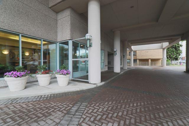 1003 - 398 Eglinton Ave E, Condo with 1 bedrooms, 1 bathrooms and 1 parking in Toronto ON | Image 2