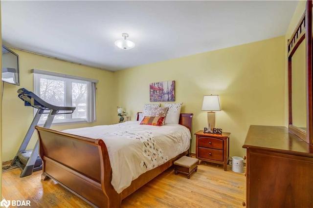 80 Whitehorn Crescent, House detached with 5 bedrooms, 2 bathrooms and null parking in Toronto ON | Image 2