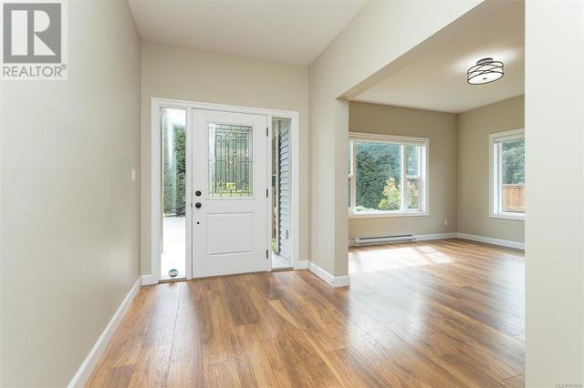 650 Strandlund Ave, House detached with 2 bedrooms, 2 bathrooms and 3 parking in Langford BC | Image 3