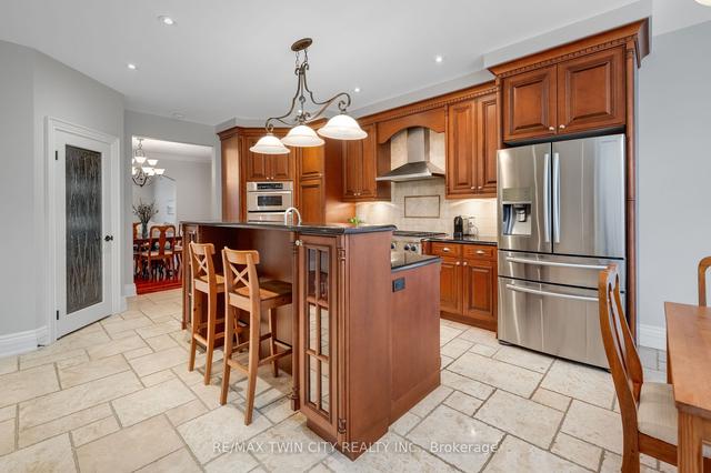 27 Black Maple Cres, House detached with 4 bedrooms, 4 bathrooms and 4 parking in Kitchener ON | Image 3