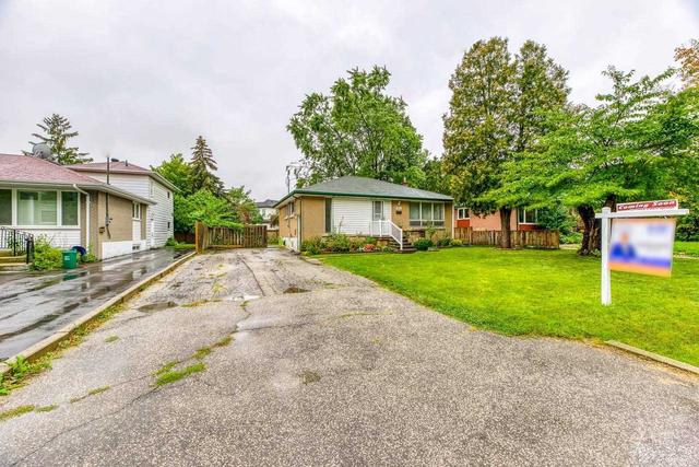 584 Maplehurst Ave, House detached with 3 bedrooms, 2 bathrooms and 6 parking in Oakville ON | Image 11