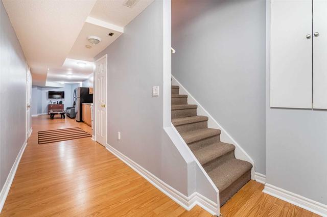 33 Blackthorn Dr, House semidetached with 3 bedrooms, 4 bathrooms and 3 parking in Vaughan ON | Image 13