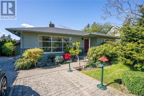 2834 Inlet Ave, Saanich, BC, V9A2M7 | Card Image