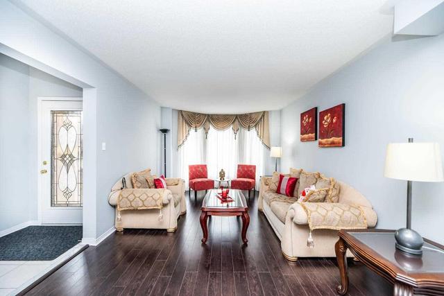 8 Tufton Cres, House detached with 3 bedrooms, 3 bathrooms and 3 parking in Brampton ON | Image 5