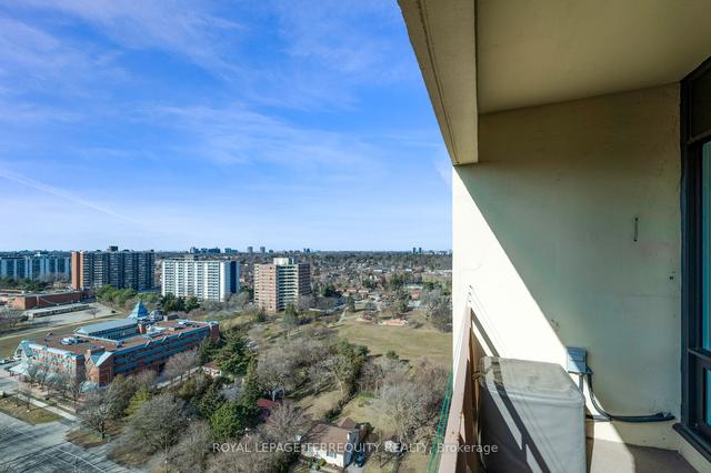 2102 - 61 Richview Rd, Condo with 3 bedrooms, 2 bathrooms and 1 parking in Toronto ON | Image 4