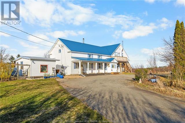 5668 Route 15, House other with 4 bedrooms, 3 bathrooms and null parking in Beaubassin East NB | Image 3