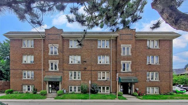 15 - 2 Vineland Ave S, Condo with 2 bedrooms, 1 bathrooms and 1 parking in Hamilton ON | Image 1