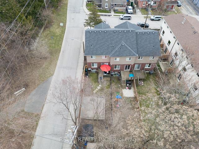 30 Bond St, House attached with 3 bedrooms, 3 bathrooms and 2 parking in Brantford ON | Image 28