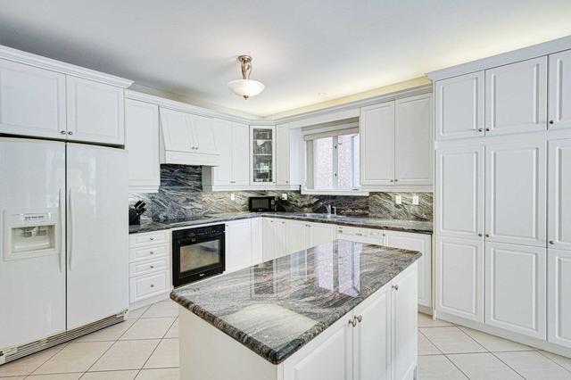 294 Thornhill Woods Dr, House detached with 4 bedrooms, 5 bathrooms and 6 parking in Vaughan ON | Image 3