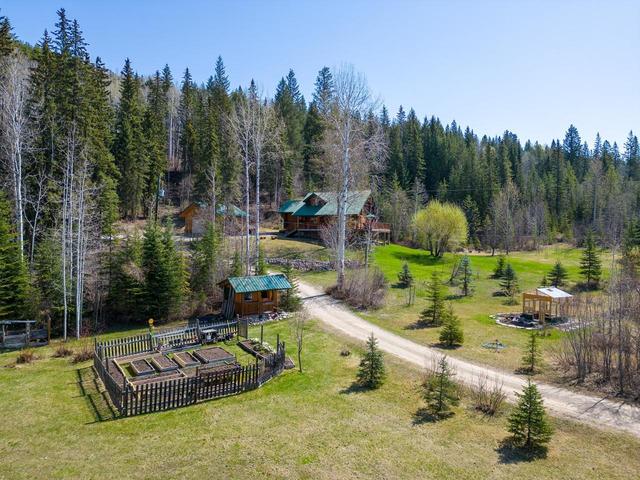 2604 Big Bend Highway, House detached with 3 bedrooms, 3 bathrooms and null parking in Columbia Shuswap A BC | Image 29