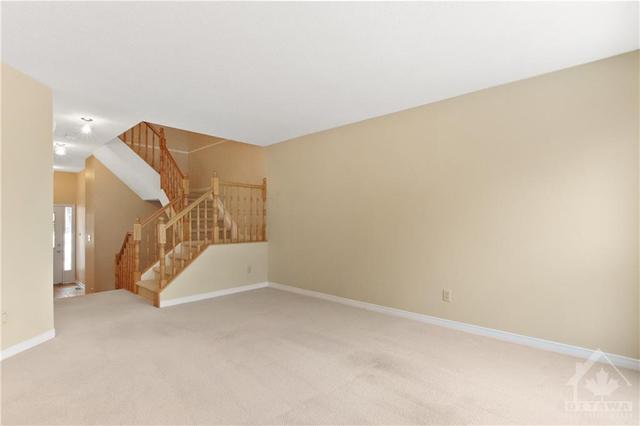 12 Willwood Crescent, Townhouse with 3 bedrooms, 3 bathrooms and 2 parking in Ottawa ON | Image 7
