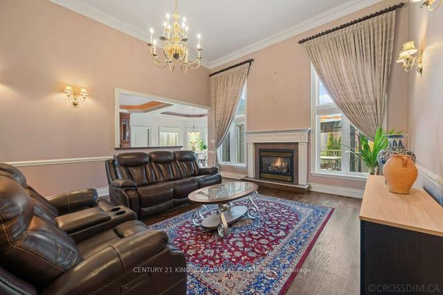 22 Garden Ave, House detached with 3 bedrooms, 4 bathrooms and 9 parking in Richmond Hill ON | Image 2