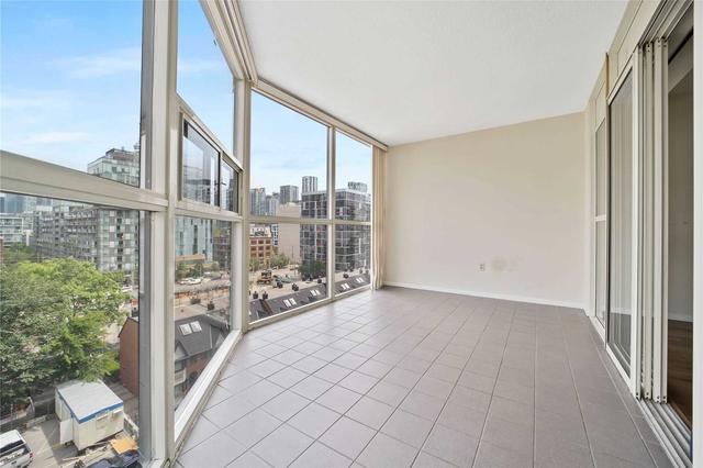 809 - 701 King St W, Condo with 2 bedrooms, 2 bathrooms and 1 parking in Toronto ON | Image 6