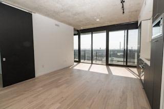 1807 - 170 Bayview Ave, Condo with 2 bedrooms, 2 bathrooms and null parking in Toronto ON | Image 2