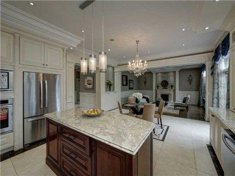 15 Roycrest Ave, House detached with 4 bedrooms, 5 bathrooms and 5 parking in Toronto ON | Image 10