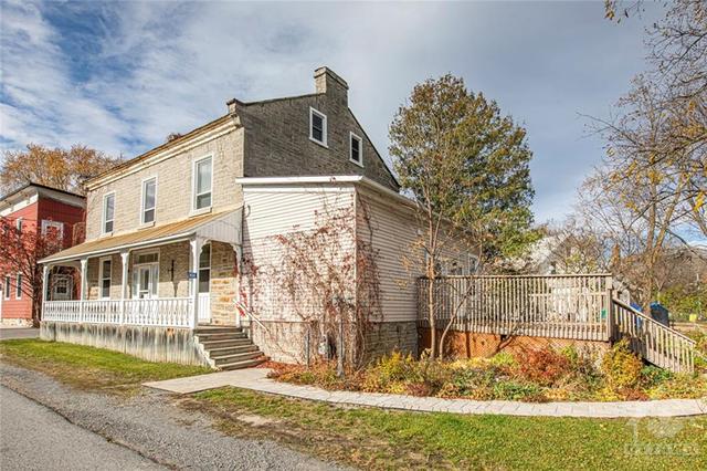 104 Renfrew Street, House detached with 5 bedrooms, 3 bathrooms and 2 parking in Mississippi Mills ON | Card Image
