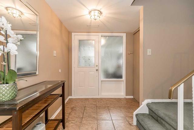 109 Poplar Cres, Condo with 4 bedrooms, 2 bathrooms and 2 parking in Aurora ON | Image 23