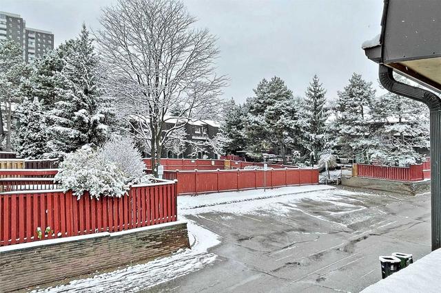 27 Poets Walkway, Townhouse with 3 bedrooms, 2 bathrooms and 1 parking in Toronto ON | Image 11