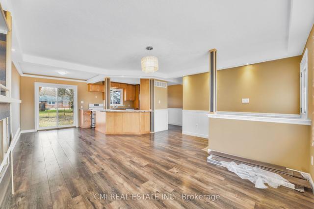 886 York Ave N, House detached with 2 bedrooms, 2 bathrooms and 5 parking in North Perth ON | Image 2