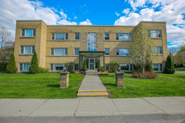 11 - 167 Pearl St, Condo with 1 bedrooms, 1 bathrooms and 1 parking in Brockville ON | Image 1