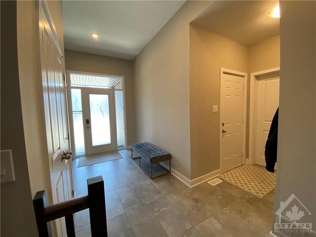 81 Longworth Avenue, Townhouse with 3 bedrooms, 3 bathrooms and 2 parking in Ottawa ON | Image 3