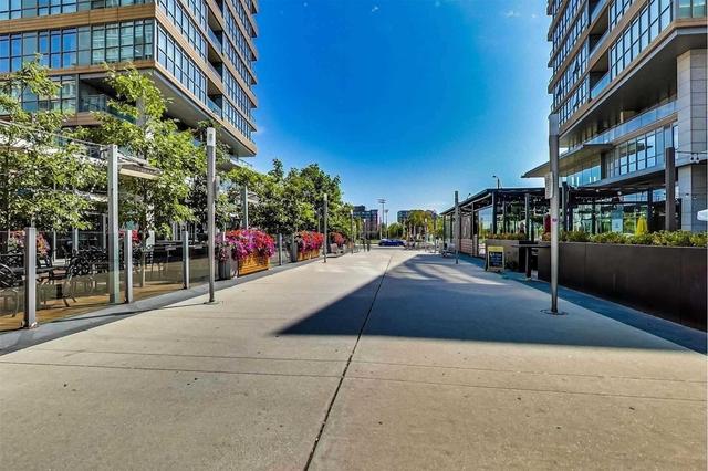 1216 - 15 Iceboat Terr, Condo with 1 bedrooms, 1 bathrooms and 1 parking in Toronto ON | Image 14