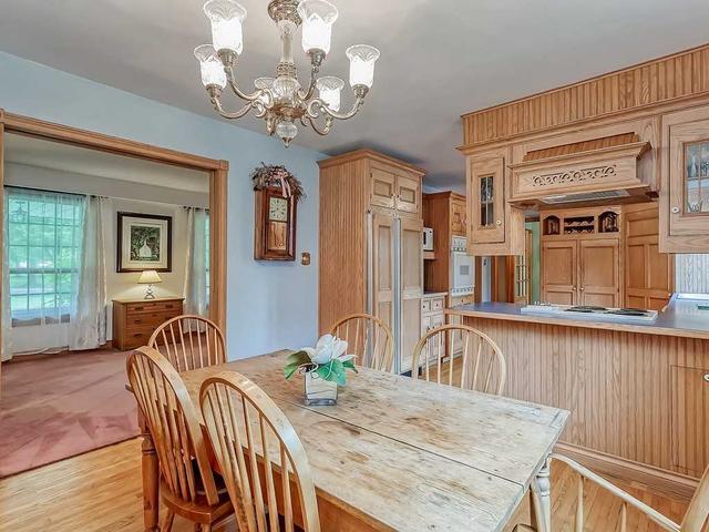 2210 All Saints Cres, House detached with 4 bedrooms, 3 bathrooms and 6 parking in Oakville ON | Image 10