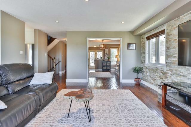 23 Meadowview Dr, House detached with 4 bedrooms, 4 bathrooms and 4 parking in Bradford West Gwillimbury ON | Image 4