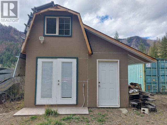 2587 Green Mountain Road, House detached with 2 bedrooms, 1 bathrooms and 5 parking in Okanagan Similkameen I BC | Image 4