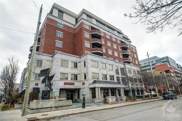 403 - 320 Mcleod Street, Condo with 2 bedrooms, 2 bathrooms and 2 parking in Ottawa ON | Image 1