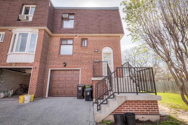 69 - 70 Crockamhill Dr, Townhouse with 3 bedrooms, 2 bathrooms and 2 parking in Toronto ON | Card Image