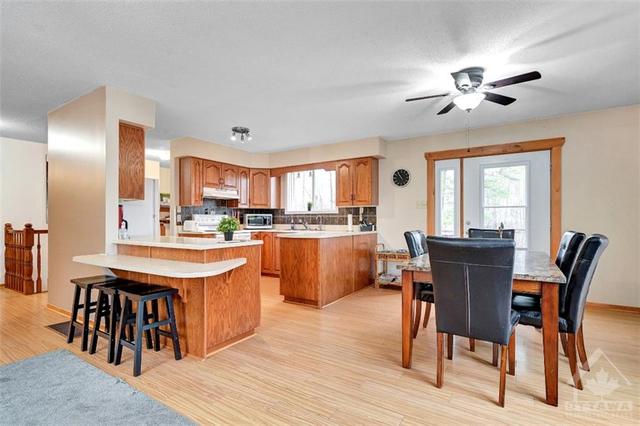 5010 Calabogie Road, House detached with 4 bedrooms, 2 bathrooms and 8 parking in Greater Madawaska ON | Image 9
